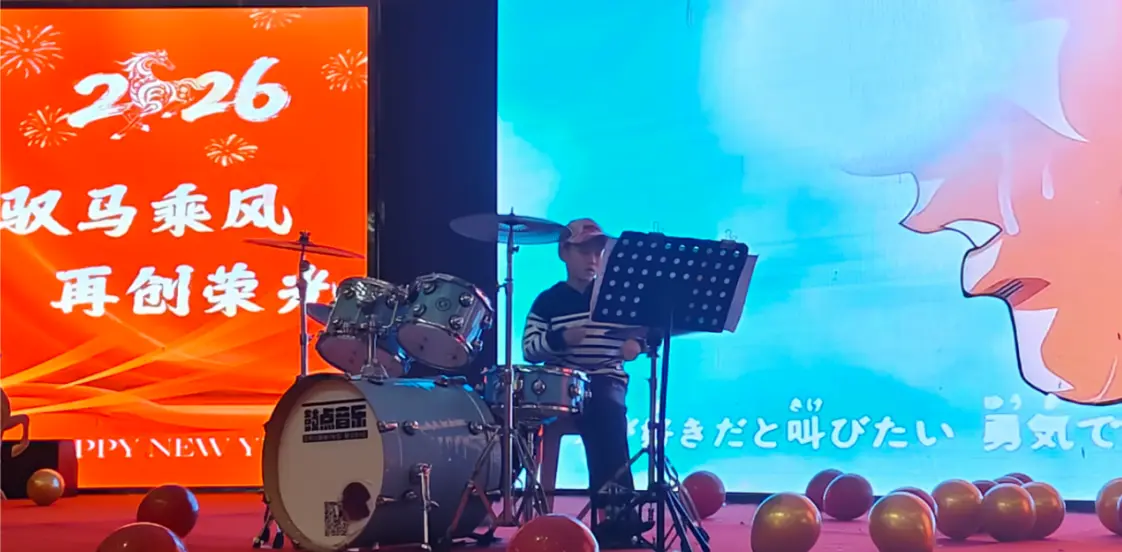 Warm Moments: Family Performances Convey the Warmth of Home Warm Moments: Family Performances Convey the Warmth of Home